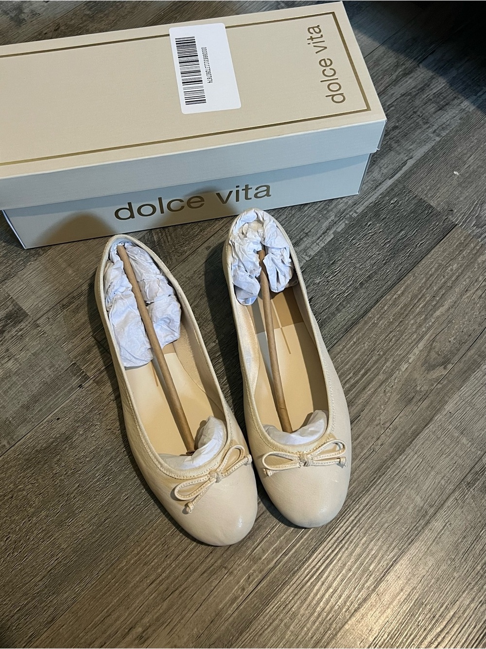 Dolce Vita Women's Cream Ballet Flats 8 Wide